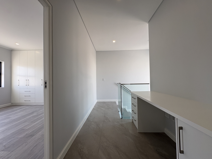 4 Bedroom Property for Sale in Sandown Western Cape